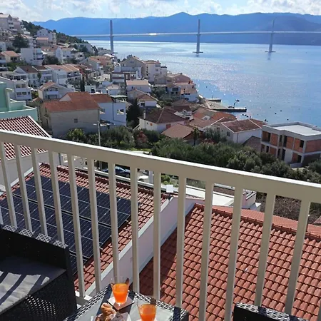Lejlighed Sutalo With Hot Tub Komarna