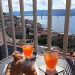 Apartman Sutalo With Hot Tub Komarna