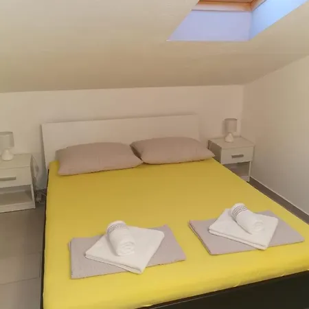 Apartmán Sutalo Komarna