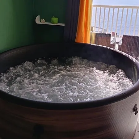 아파트 Sutalo With Hot Tub